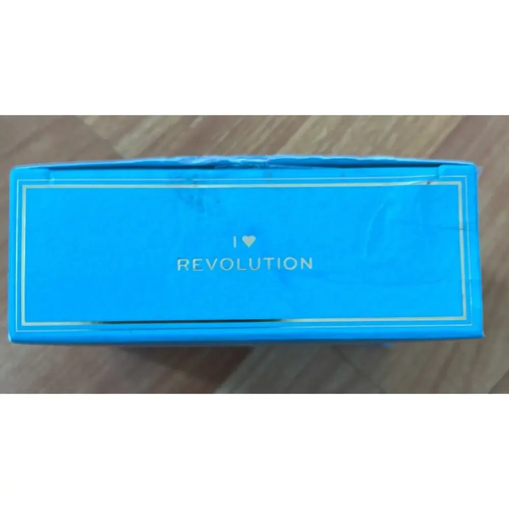 Disney Aladdin Jasmine Makeup Revolution‎ highlighter new sealed in box 0.24oz